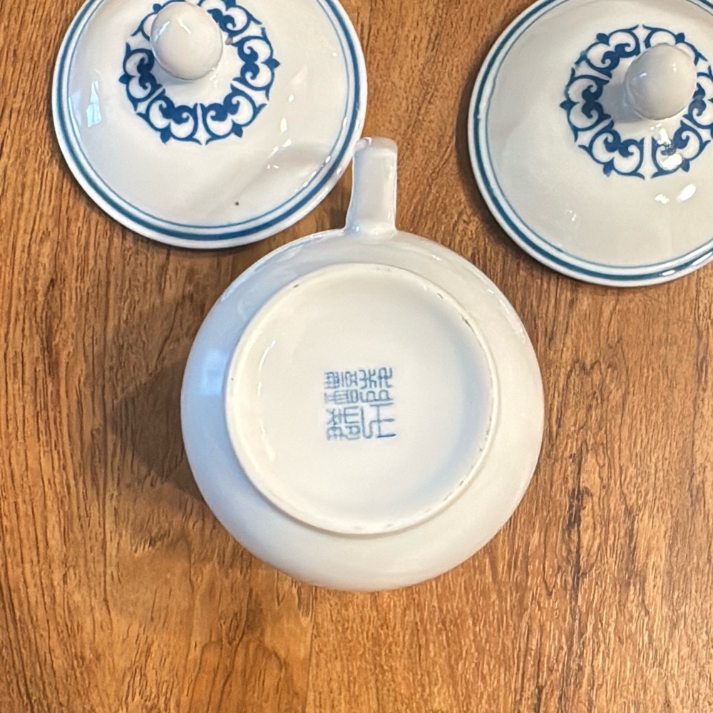 Chinese Style 3 Lidded Mugs with Blue Flowers - Picture 6 of 7